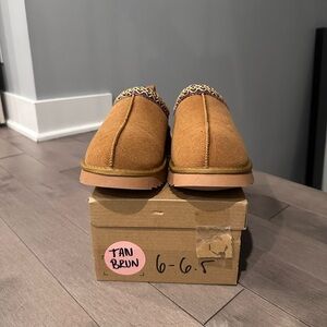 Stylish Tan Women's Slippers